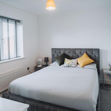 Deluxe 2 Bed Flat In Patchway Near Aztec West And Cribbs Causeway Bristol Apartment Ngoại thất bức ảnh