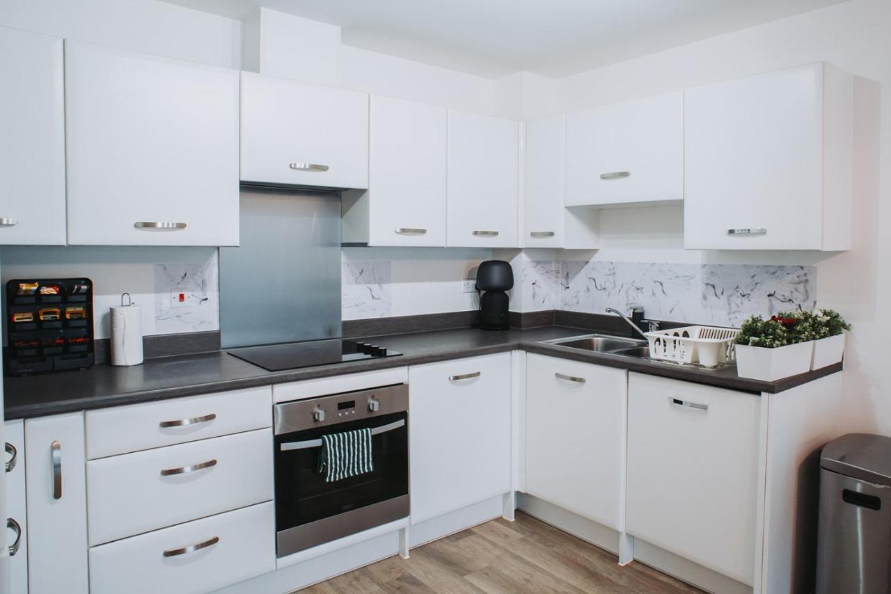 Deluxe 2 Bed Flat In Patchway Near Aztec West And Cribbs Causeway Bristol Apartment Ngoại thất bức ảnh