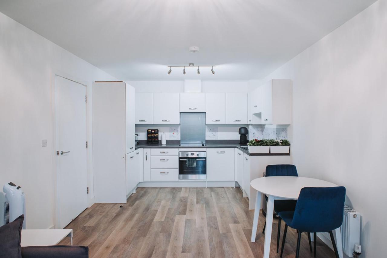 Deluxe 2 Bed Flat In Patchway Near Aztec West And Cribbs Causeway Bristol Apartment Ngoại thất bức ảnh