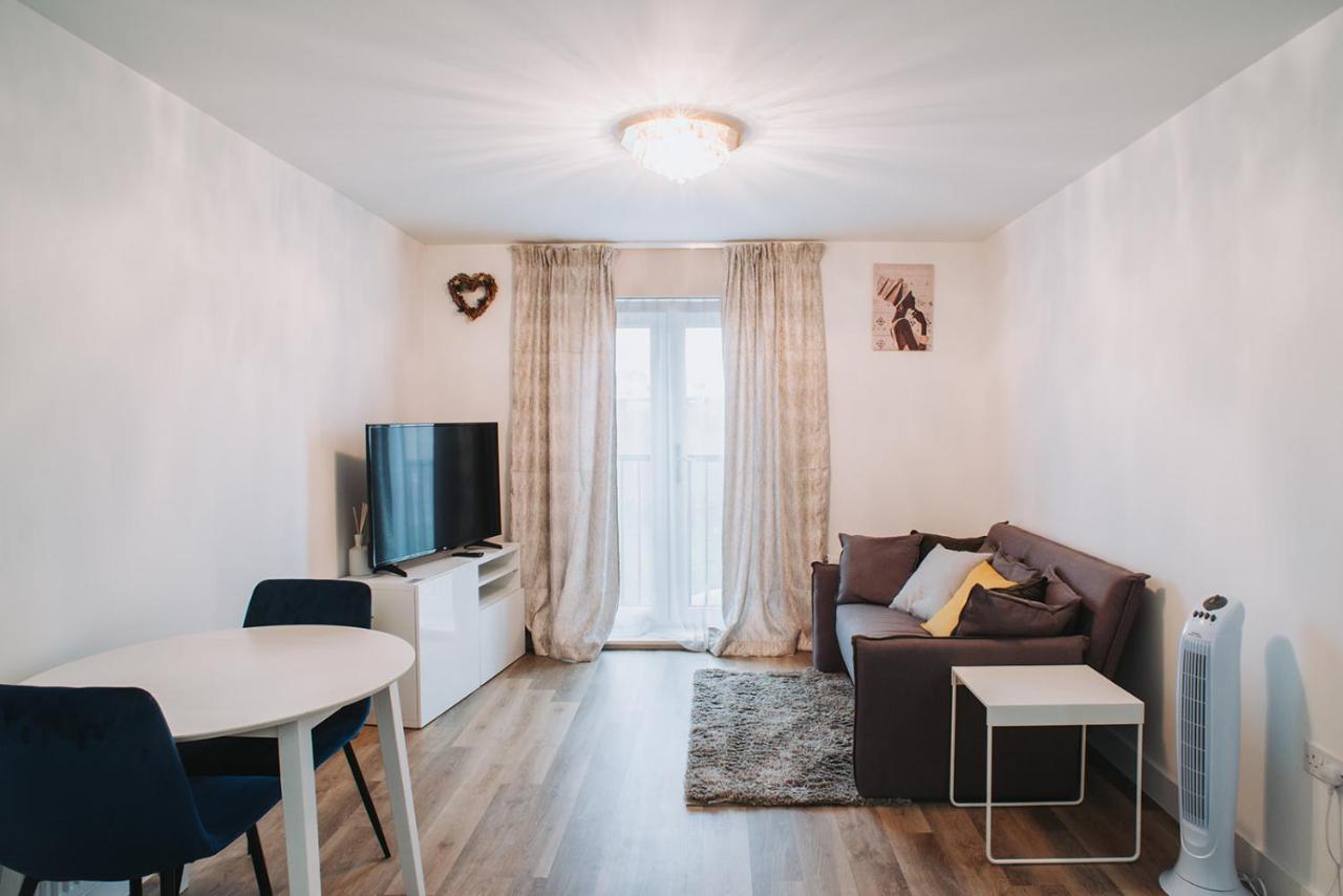 Deluxe 2 Bed Flat In Patchway Near Aztec West And Cribbs Causeway Bristol Apartment Ngoại thất bức ảnh